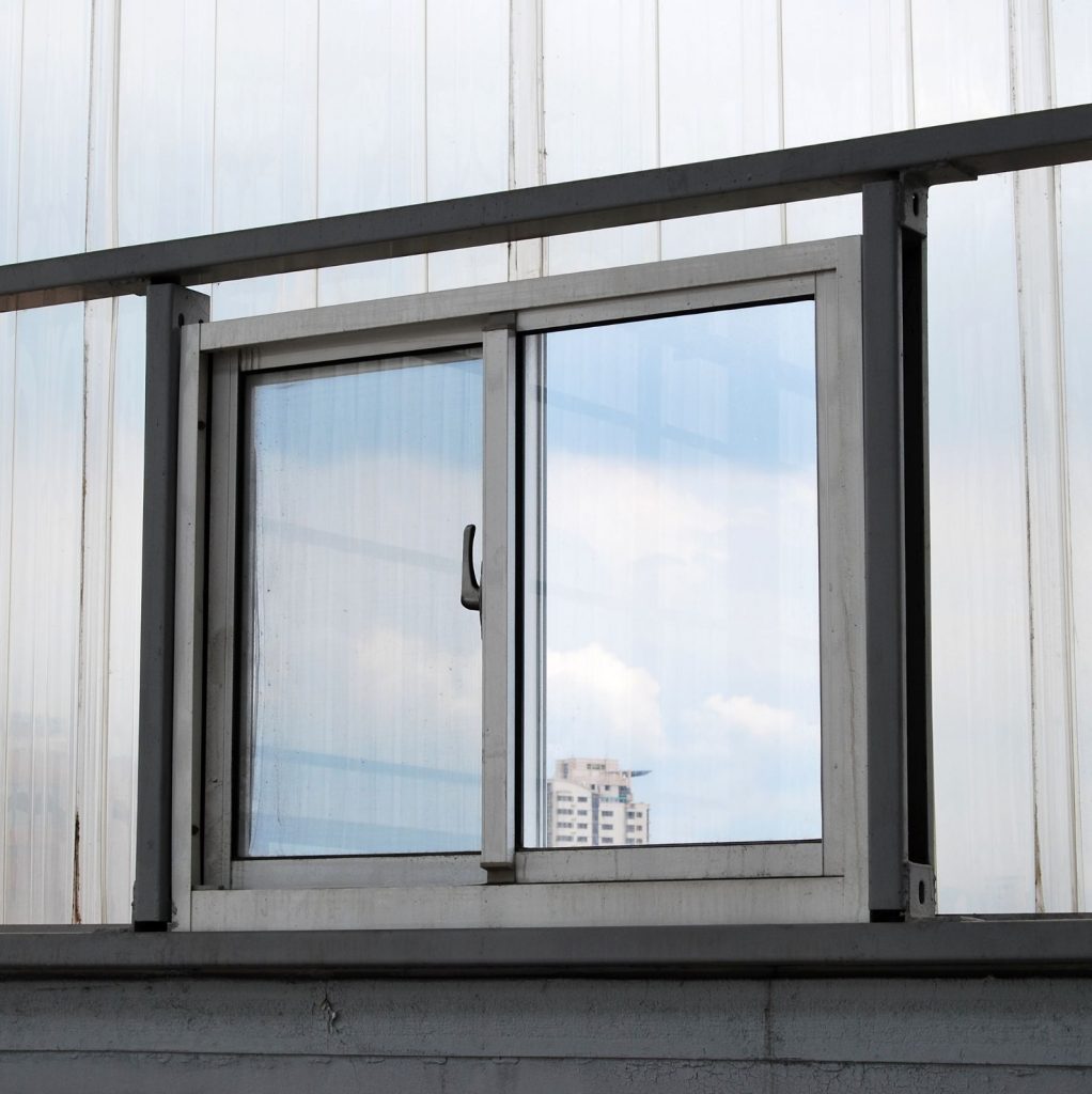 Qué debes evitar para no dañar tus ventanas de aluminio en Terrassa? -  Aluminios Nou Stil